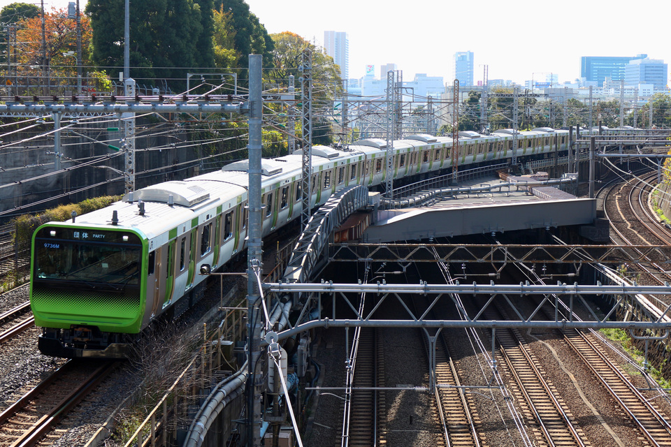 【JR東】E235系トウ01編成「初乗り 鎌倉・品川への旅」の拡大写真