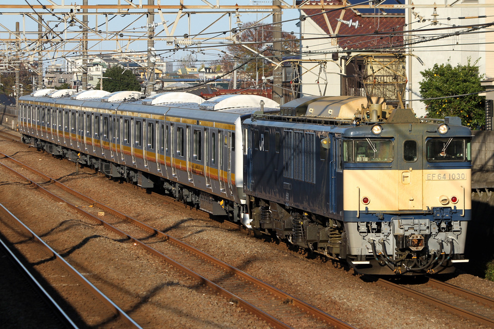 【JR東】E233系8000番台ナハN33編成 配給輸送 の拡大写真