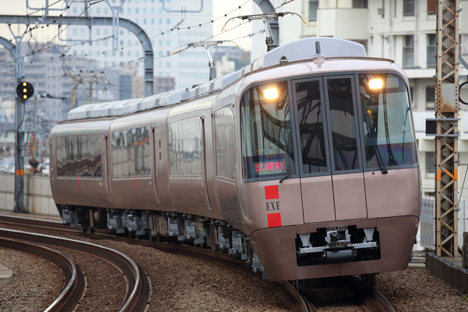 【小田急】30000系30057F(EXE)大野総合車両所出場を厚木駅で撮影した写真