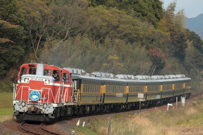 【JR西】『サロンカーなにわ』使用 団体臨時列車運転を黒井村～梅ヶ峠で撮影した写真