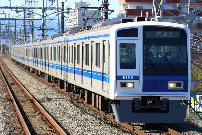 【西武】6000系6156F　玉川上水車両基地を出場を武蔵砂川駅で撮影した写真