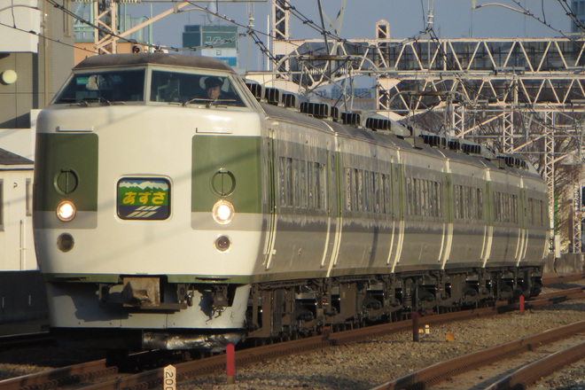 【JR東】189系N102編成使用のあずさ85号を西荻窪駅で撮影した写真