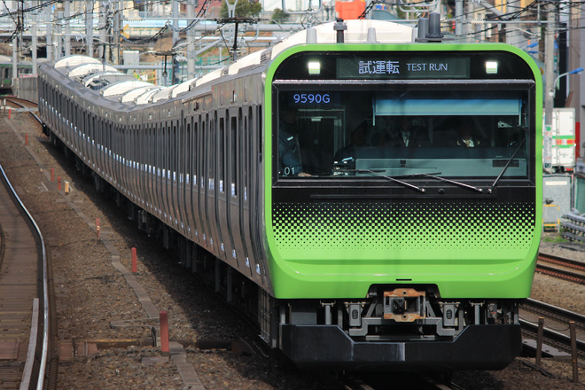【JR東】E235系山手線内回りで試運転を実施を駒込駅で撮影した写真