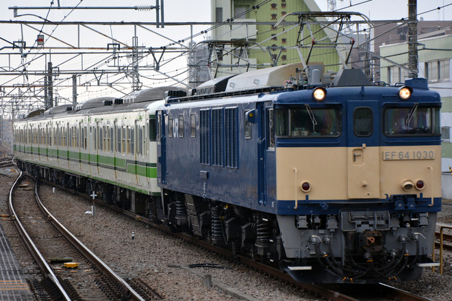 【JR東】115系ニイL13編成 長野へ廃車回送を高尾駅で撮影した写真