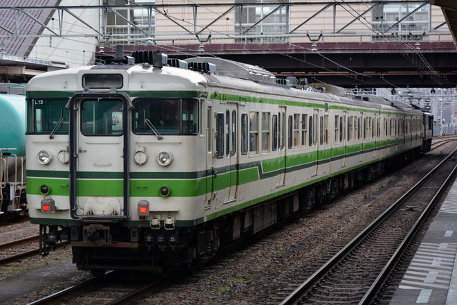 【JR東】115系ニイL13編成 長野へ廃車回送を八王子駅で撮影した写真