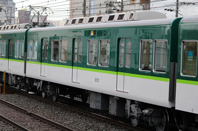 【京阪】10000系10001F 7連化され試運転を野江駅で撮影した写真