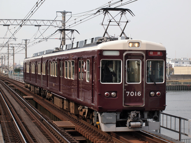 【阪急】阪急7000系7016F 試運転を神崎川駅で撮影した写真