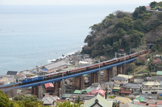 【JR東】急行「伊豆・箱根ものがたり」号運転を根府川～早川間で撮影した写真