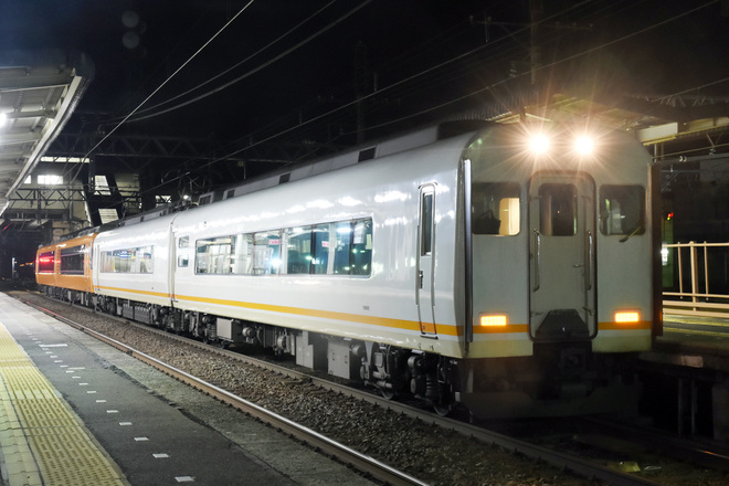 【近鉄】21000系UB02 五位堂出場回送を塩浜駅で撮影した写真