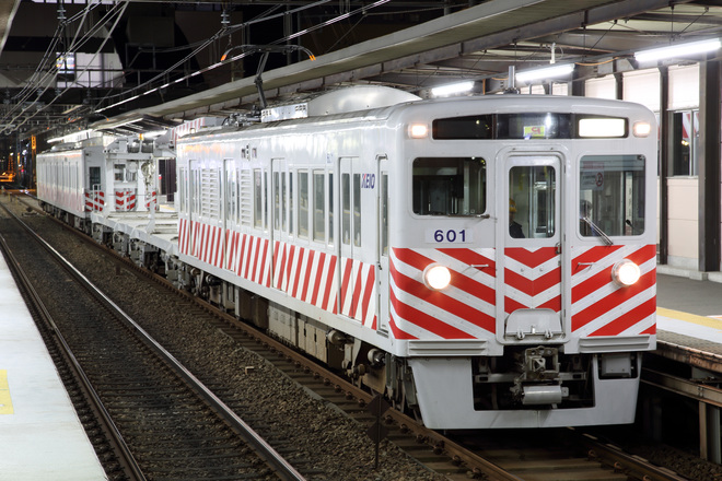 【京王】デワ600形＋チキ290による資材輸送列車を東府中駅で撮影した写真