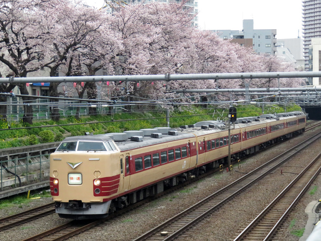 【JR東】 189系M51編成使用 「山梨富士3・4号」2016年の運転開始を東中野～中野間で撮影した写真