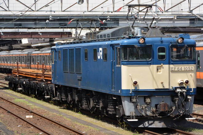 【JR東】EF64-1052牽引拝島工臨運転を八王子駅で撮影した写真