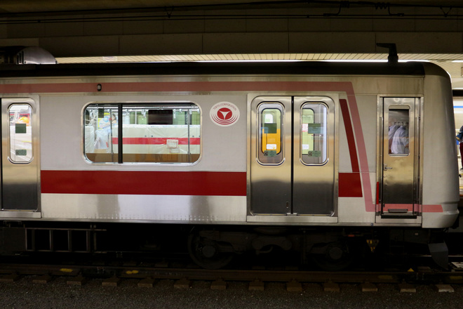 【東急】都立大学駅上り ホームドア輸送を大岡山駅で撮影した写真
