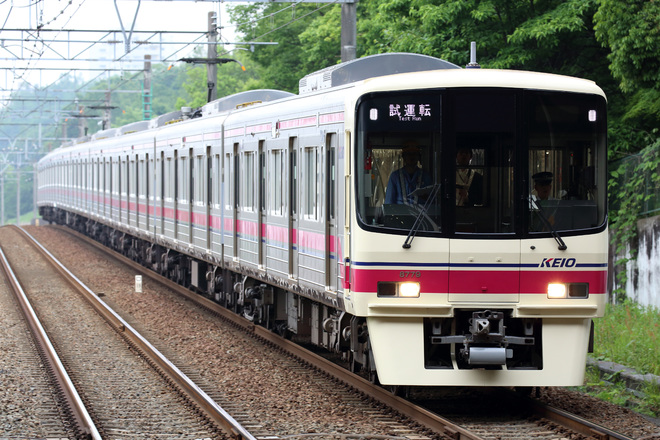 【京王】8000系8729F 試運転を南大沢駅で撮影した写真