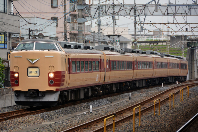 【JR東】189系M51編成 団体臨時列車運転を土呂駅で撮影した写真