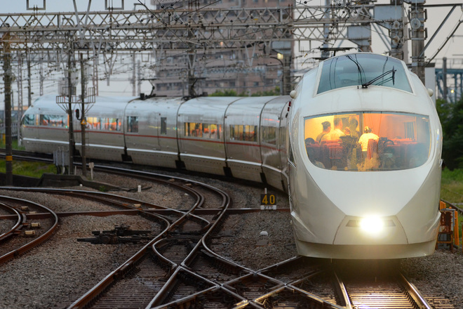 【小田急】50000形50002F えのしま号代走を藤沢駅で撮影した写真
