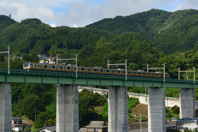 【JR東】南武線E233系8000番台 諏訪湖花火臨へ貸し出しを猿橋～鳥沢間で撮影した写真