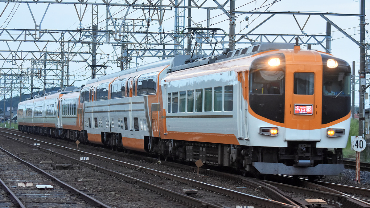 南海電鉄 20000系 21000系と22000系 30000系 ネクタイピン 71dEpN1t6VL._UF350,350_QL50_.jpg