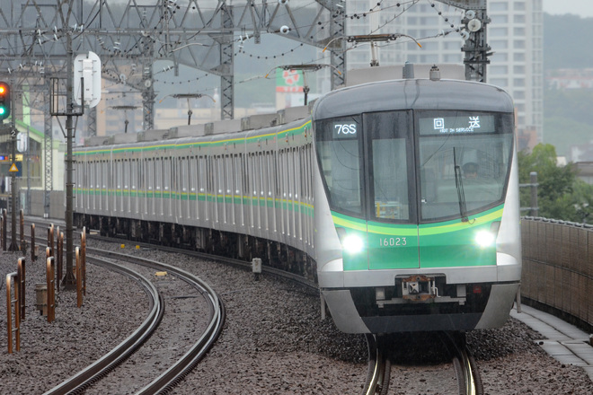 【メトロ】16000系16123F 返却回送を狛江駅で撮影した写真