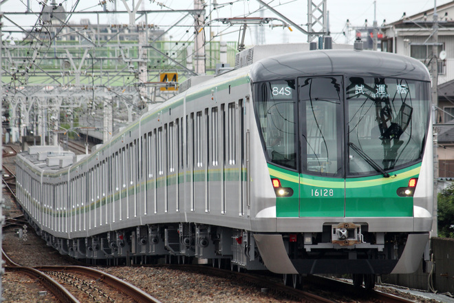 【メトロ】16000系16128F 性能確認試運転を北綾瀬駅で撮影した写真