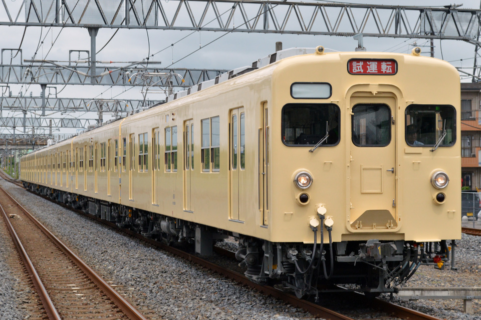 【東武】8000系8111Fがセイジクリーム色になり試運転の拡大写真