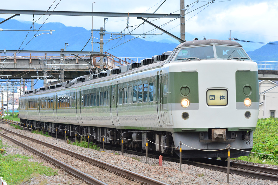 【JR東】189系長野車使用 団体臨時列車「フォーク夢列車」運転の拡大写真