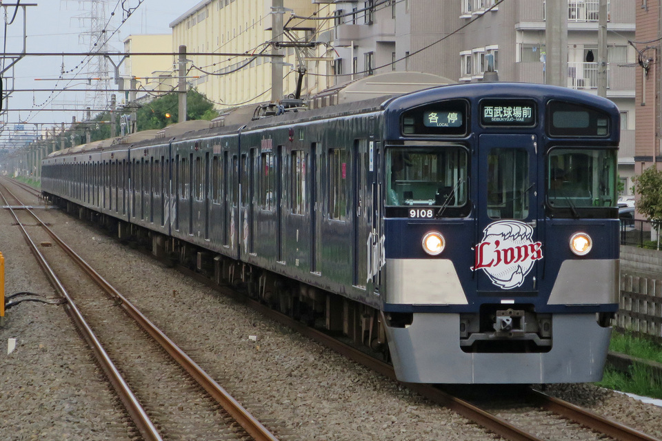 【西武】9000系L-train「東武×西武 ライオンズリレー号」の拡大写真