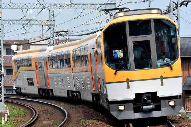 【近鉄】20000系使用のウルトラマン列車を北楠～楠間で撮影した写真
