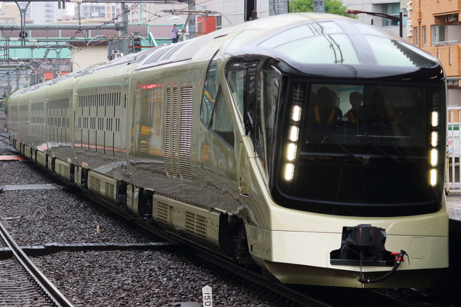 【JR東】E001形「四季島」常磐線試運転を北千住駅で撮影した写真
