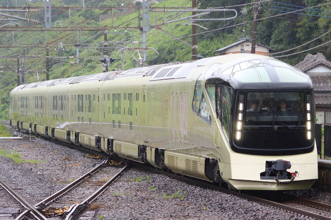 【JR東】E001形「四季島」常磐線試運転を高浜駅で撮影した写真
