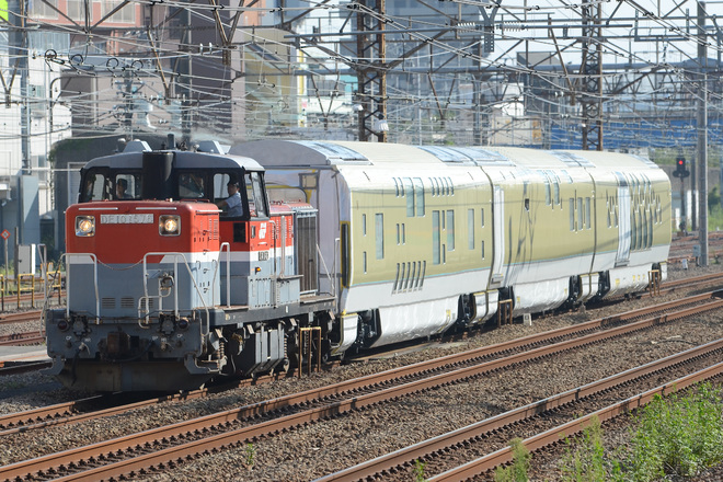 【JR東】E001形「四季島」中間車3両 甲種輸送を鶴見駅で撮影した写真
