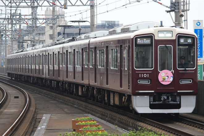 【阪急】「スヌーピー＆フレンズ号」を池田駅で撮影した写真