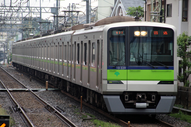 【都営】10-300R形10-320F 廃車回送を千歳烏山駅で撮影した写真