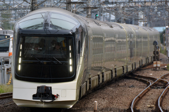 【JR東】E001形「四季島」中央本線試運転を立川駅で撮影した写真