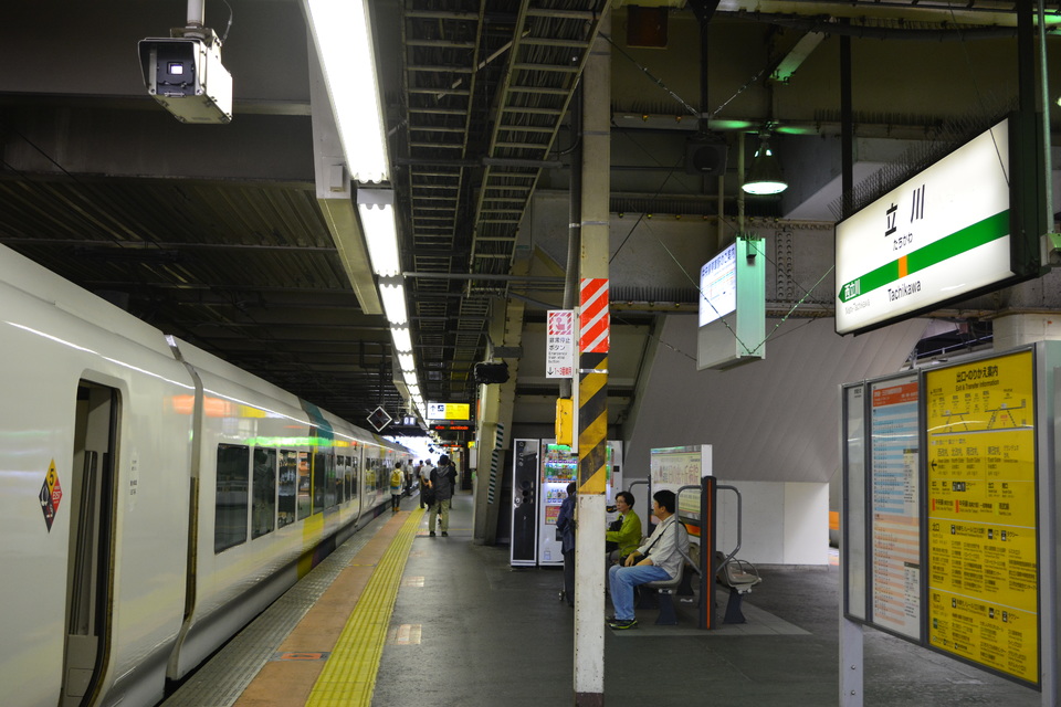 【JR東】立川駅2番線 青梅線ホームにてE257系展示公開の拡大写真