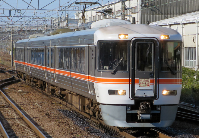 【JR海】373系「急行 中山道トレイン」を神領駅で撮影した写真