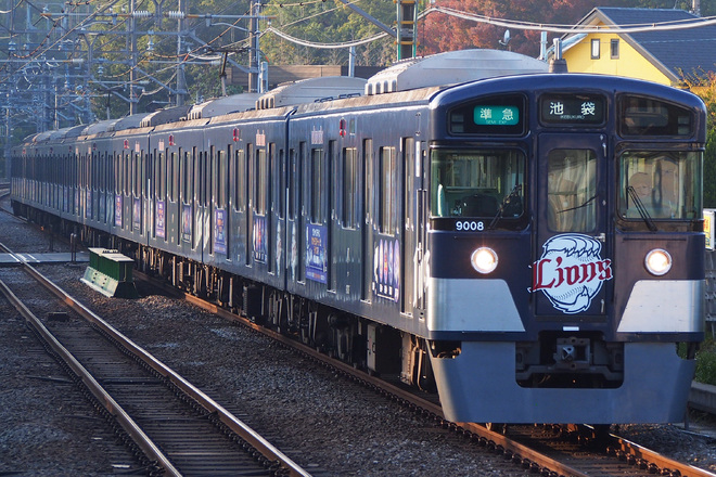 【西武】9000系9108F（L-Train仕様）に「ポケットモンスター サン・ムーン」ラッピングを秋津駅で撮影した写真