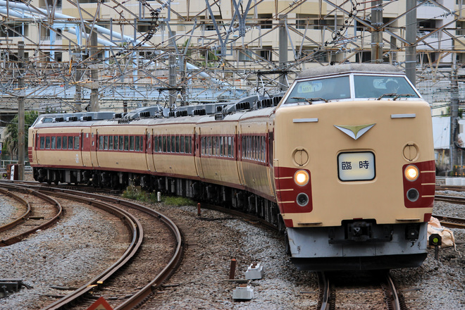 【JR東】189系M51編成使用「ホリデー快速湘南号」を大船駅で撮影した写真