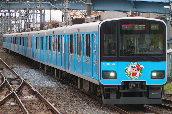 【東武】50050系51056F・51057F「クレヨンしんちゃんラッピングトレイン」をせんげん台駅で撮影した写真
