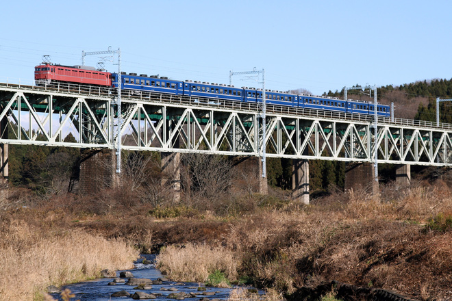 【JR東】EF81＋12系「懐かしの急行列車で行く東京おとなの旅」運転を豊原～白坂間で撮影した写真