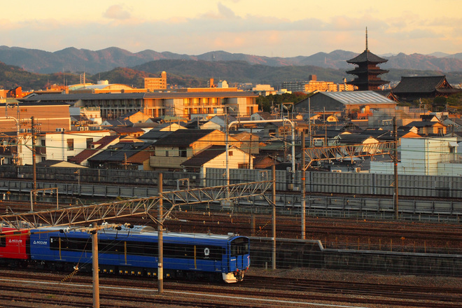 【JR東】EV-E801系（男鹿線用）甲種輸送を西大路～京都間で撮影した写真