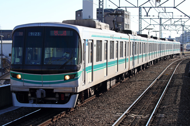 【メトロ】9000系9123F 綾瀬工場入場を北綾瀬駅で撮影した写真