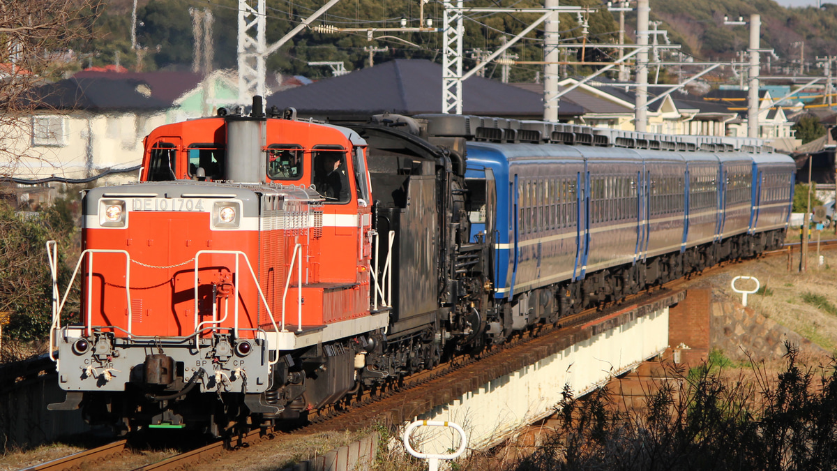 JR東】D51 498+オヤ12-1+12系 館山へ配給輸送 |2nd-train鉄道ニュース