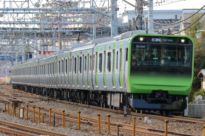 【JR東】E235系トウ01編成東海道貨物線試運転を大船～藤沢間で撮影した写真