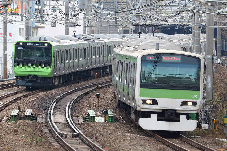 【JR東】E235系トウ01編成 東京総合車両センターへ返却回送の拡大写真
