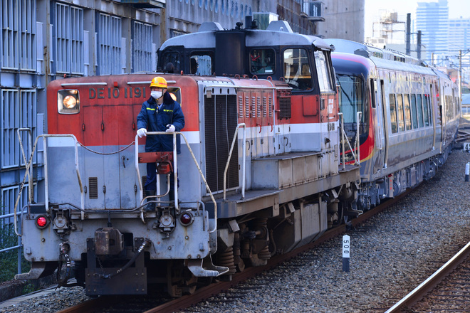 【JR四】2600系甲種輸送を兵庫駅で撮影した写真