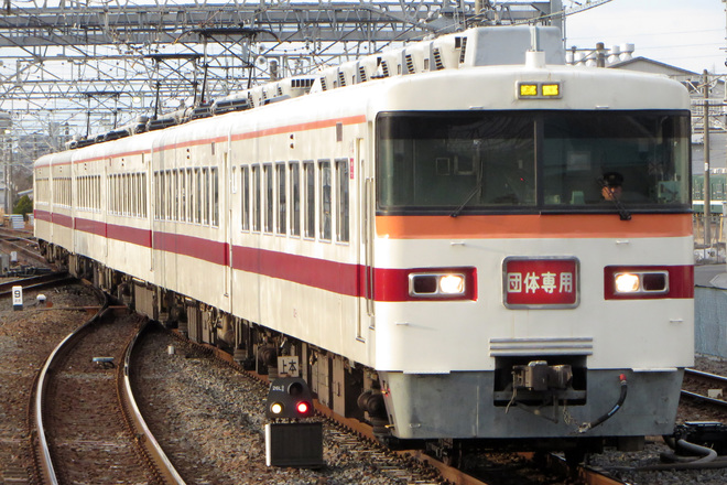 【東武】300系302F 団体臨時列車でアーバンパークライン入線を北春日部駅で撮影した写真