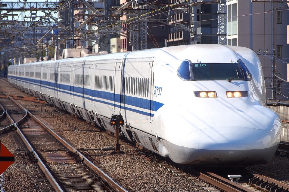 【JR海】東海道新幹線から700系16両編成の「ひかり」消滅の拡大写真