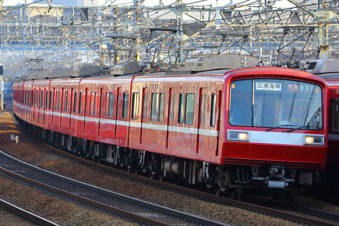 【京急】三浦国際マラソン臨時列車を金沢文庫～金沢八景間で撮影した写真