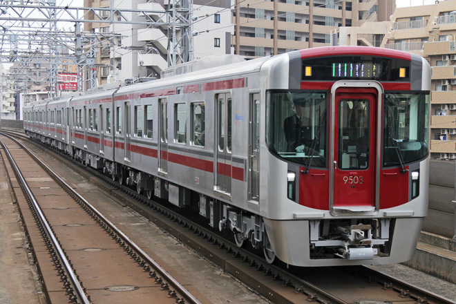 【西鉄】新型車両9000形運用開始を薬院駅で撮影した写真